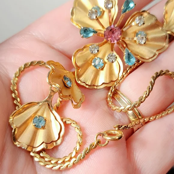 1940's Bugbee & Niles Gold Tone Atomic Starburst Floral Shell Petal Necklace - Picture 9 of 13